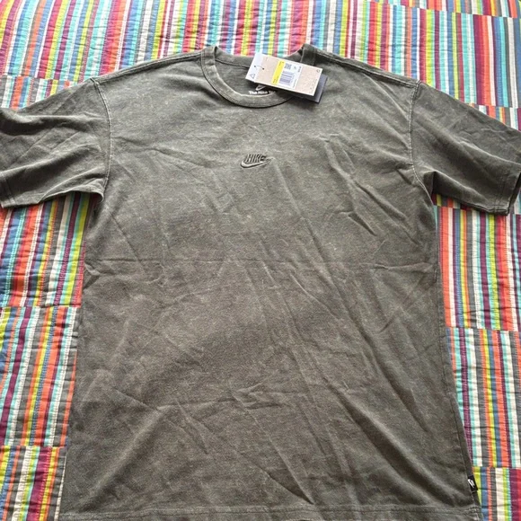 Nike Olive Green Embroidered Swoosh Short Sleeve Tee small loose fit nwt - Picture 3 of 13